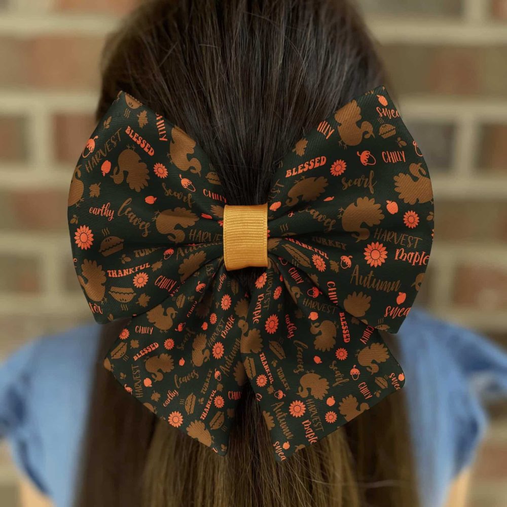 Fall-themed hair bow with autumn motifs.